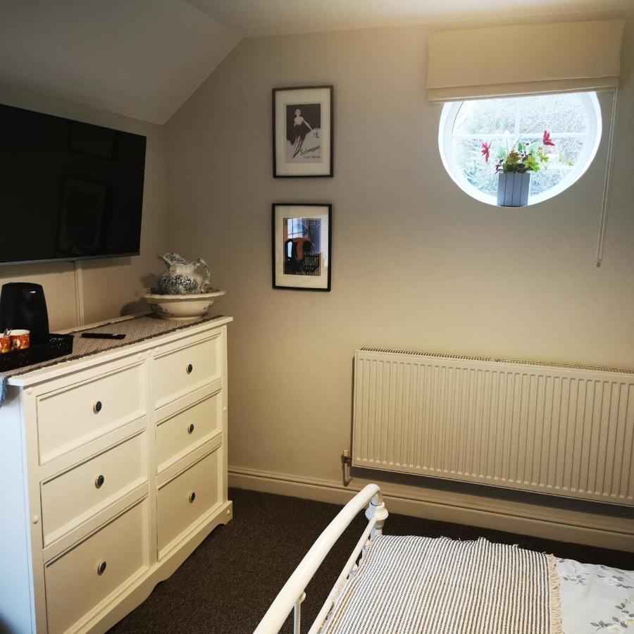 Rooms By The River At Glan Aber Cynwyd Exterior photo