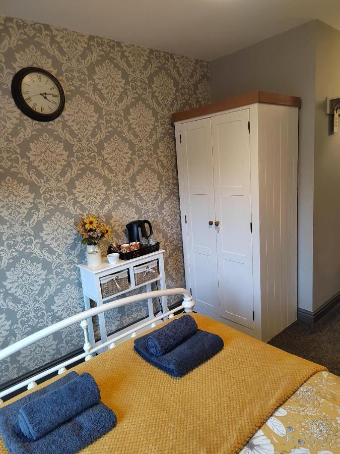 Rooms By The River At Glan Aber Cynwyd Exterior photo